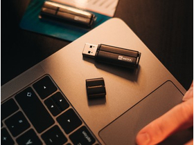 USB pomnilnik Verbatim MyMedia, 32 GB, USB 2.0, črn